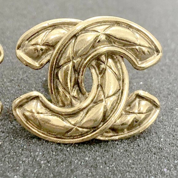 CHANEL CC Logos Quilted Vintage Clip-On Earrings Gold Tone Auth D-e11123 - Picture 4 of 10